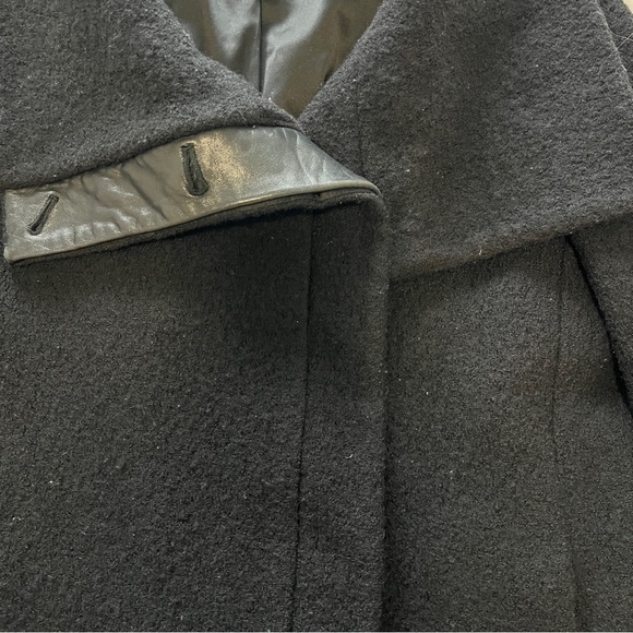 Club Monaco 100% Italian Wool and leather in size XS in black - Picture 4 of 10